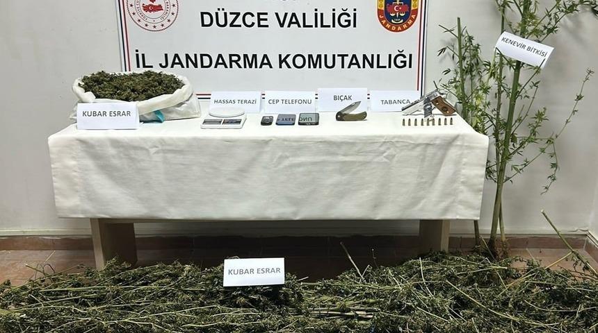 D&uuml;zce&rsquo;de uyuşturucu operasyonu: 2 g&ouml;zaltı