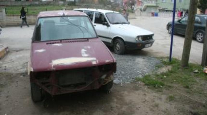 &Ccedil;alıntı otomobilleri sattıkları &ouml;ne s&uuml;r&uuml;len 2 kişi tutuklandı