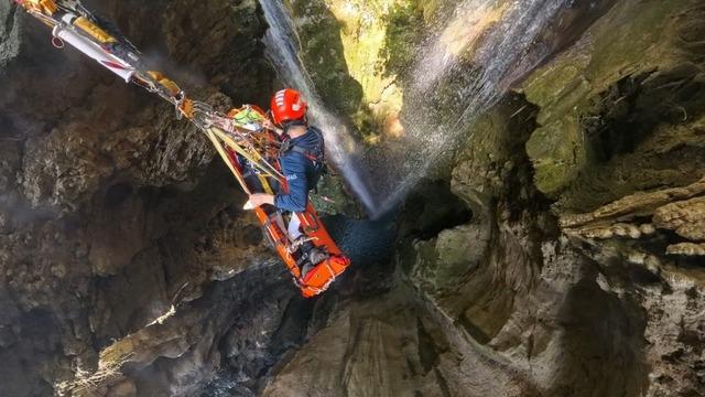 AFAD’ın metrelerce yükseklikteki ileri seviye eğitimleri nefes kesti