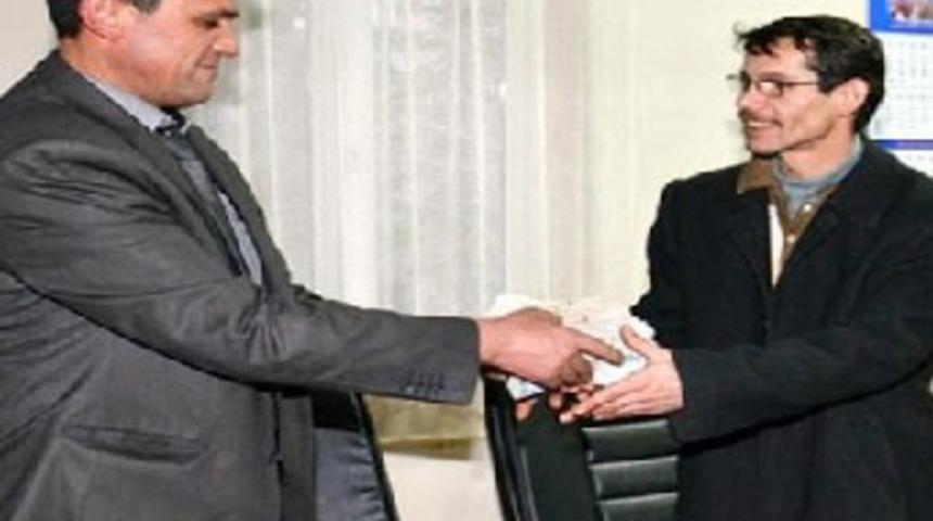 Bulduğu 65 bin lirayı sahibine teslim etti