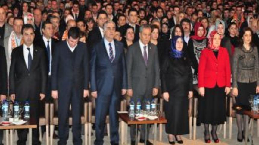 B&uuml;lent Arın&ccedil;: &Ouml;n&uuml;m&uuml;zdeki se&ccedil;imlerde gen&ccedil;leri meclise taşıyacağız