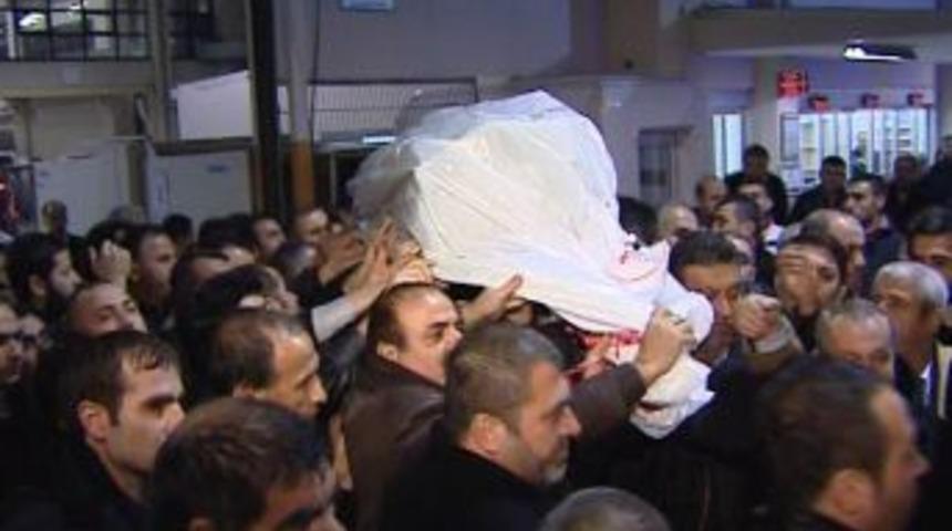 Azer B&uuml;lb&uuml;l'&uuml;n cenazesi g&ouml;zyaşlarıyla karşılandı