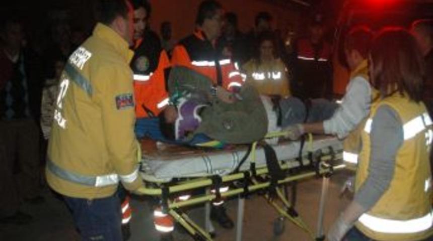 Takla atan otomobilden m&uuml;zik eşliğinde yarım saatte kurtarıldı