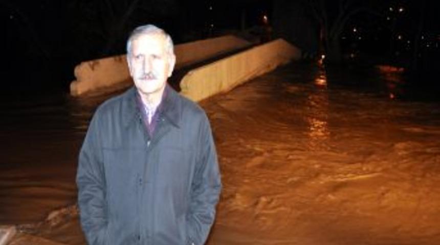 Vali S&ouml;zer: Nehirlerin su seviyesi yarından itibaren d&uuml;şecek