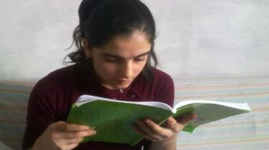 13 yaşındaki Elif, g&ouml;z nakli i&ccedil;in yardım bekliyor