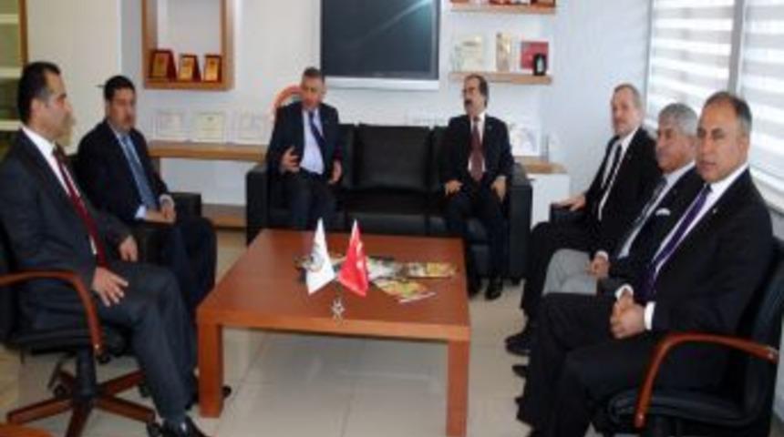 Vali Coş: &Ccedil;ukurova'da tarımın daha iyi olması i&ccedil;in borsaya b&uuml;y&uuml;k g&ouml;rev d&uuml;ş&uuml;yor