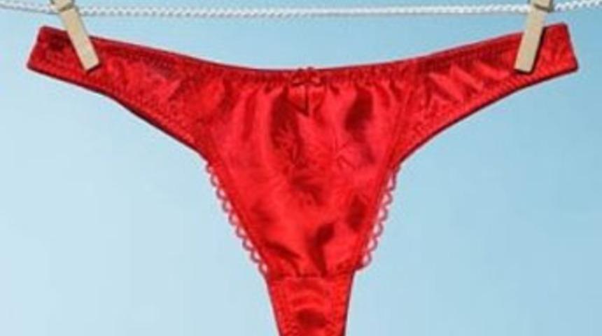 Hırsız kırmızı dantelli i&ccedil; &ccedil;amaşırı &ccedil;aldı!