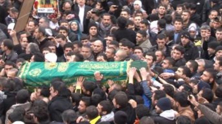 Azer B&uuml;lb&uuml;l, son yolculuğuna uğurlandı