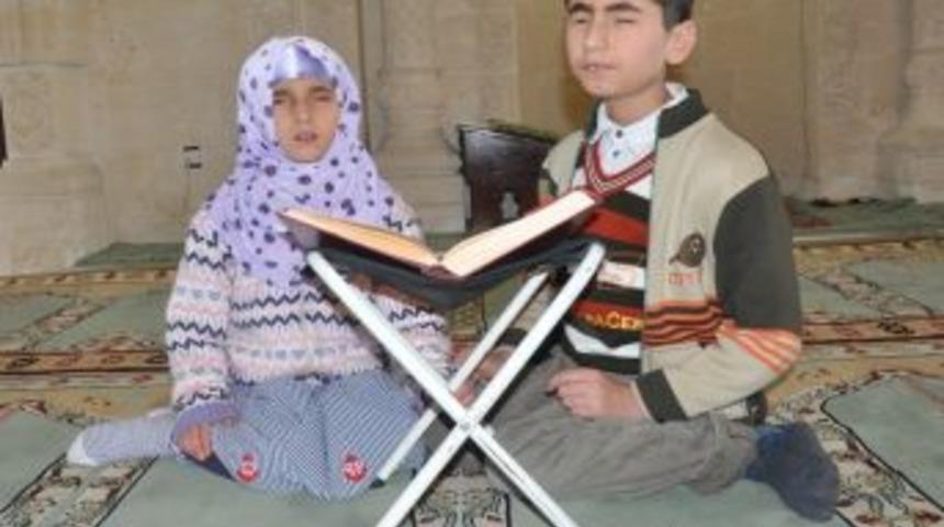 G&ouml;rme engelli iki kardeş hafızlık eğitiminde yolu yarıladı