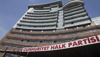 CHP'de ihra&ccedil; hareketliliği! Aylin Nazlıaka, İlhan Cihaner ve Selin Sayek B&ouml;ke dahil 48 kişi ihra&ccedil; edildi