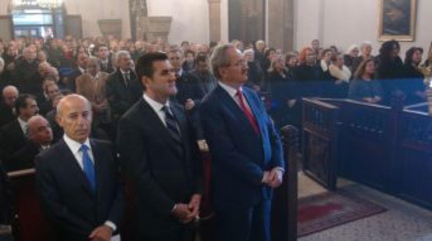 Restore edilen Ermeni kilisesi ayinle a&ccedil;ıldı