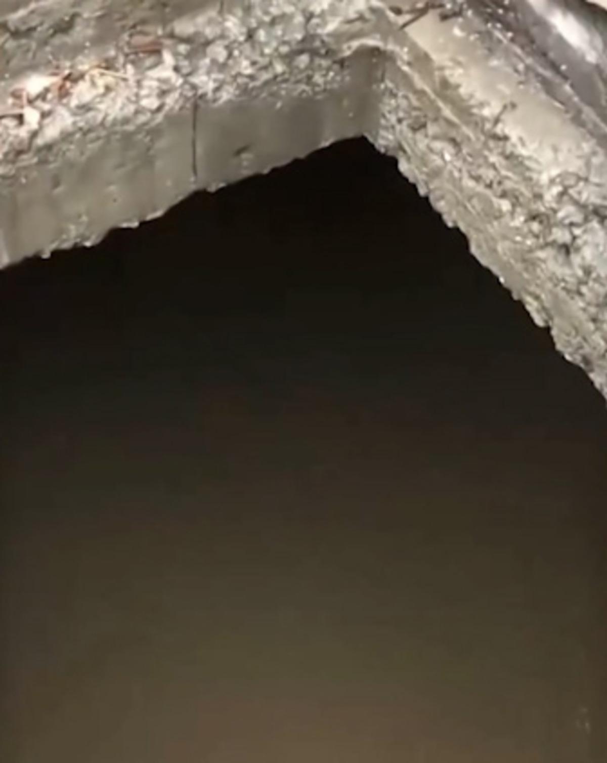 Apartmanların altından dere akıyor! İstanbul daki sel felaketinin ardından kaydedildi 1