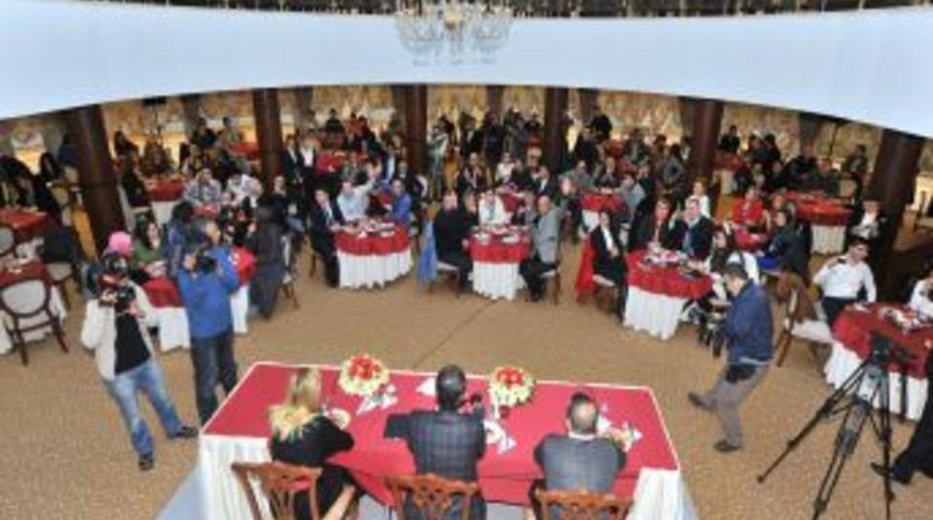 G&ouml;k&ccedil;ek, twitter hayranlarıyla buluştu