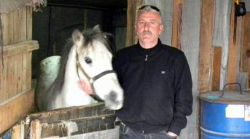 Kahvehaneye giren ara&ccedil; d&uuml;nyasını kararttı