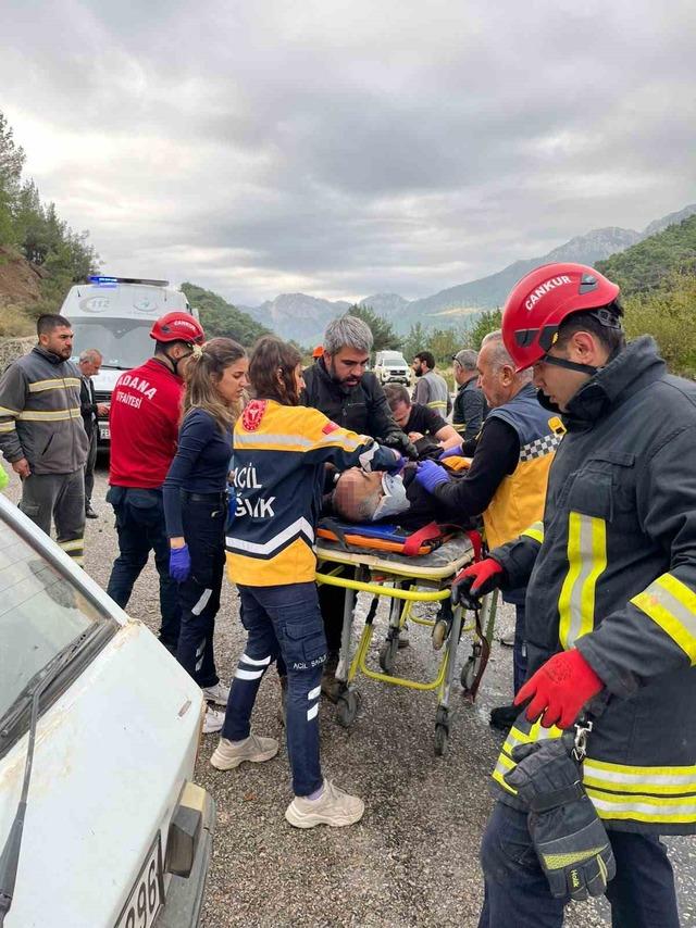 Adana&rsquo;da iki otomobil &ccedil;arpıştı! 1 &ouml;l&uuml;, 2 yaralı 1