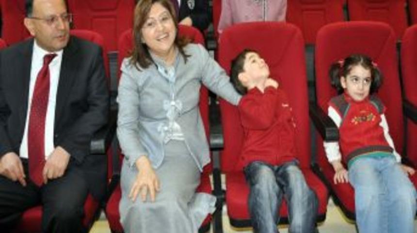 Bakan Fatma Şahin Turgut &Ouml;zal Koleji'ni gezdi