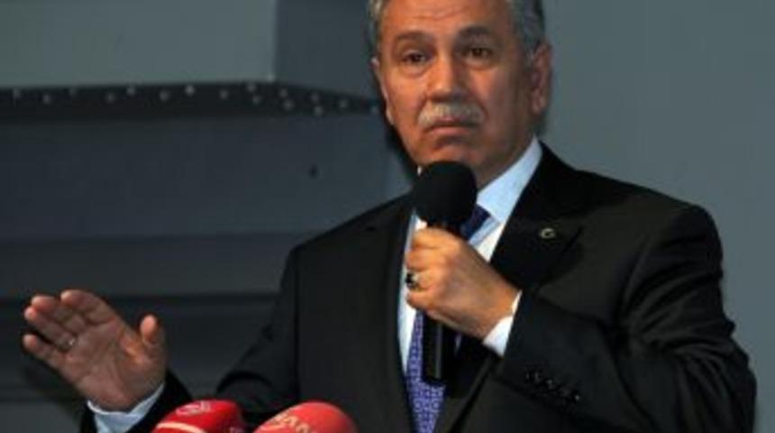 Başbakan Yardımcısı Arın&ccedil; Manisa'da konuşurken g&ouml;zleri doldu