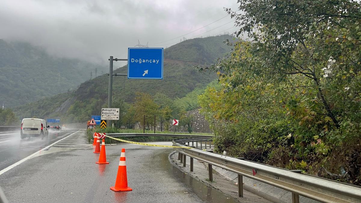 Sakarya da heyelan! İki mahalle birbirinden tamamen koptu 8