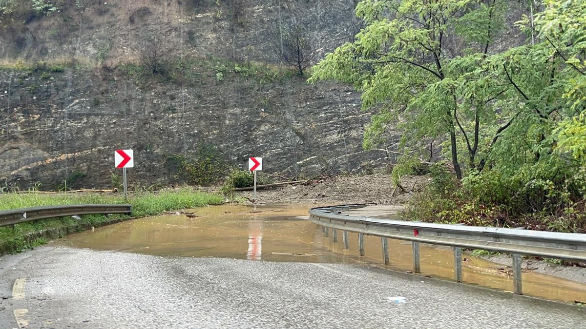 Sakarya da heyelan! İki mahalle birbirinden tamamen koptu 7