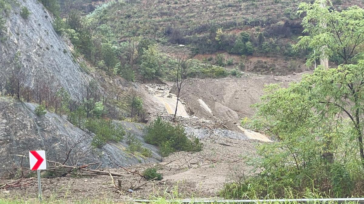 Sakarya da heyelan! İki mahalle birbirinden tamamen koptu 6