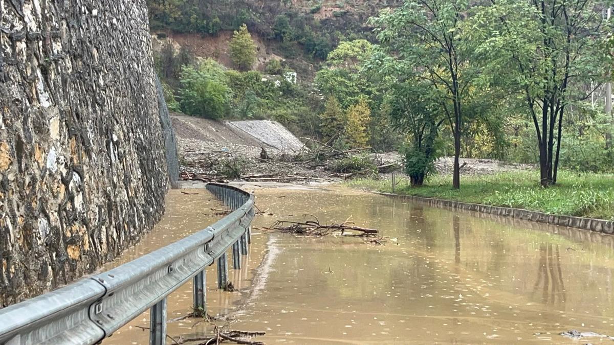 Sakarya da heyelan! İki mahalle birbirinden tamamen koptu 5