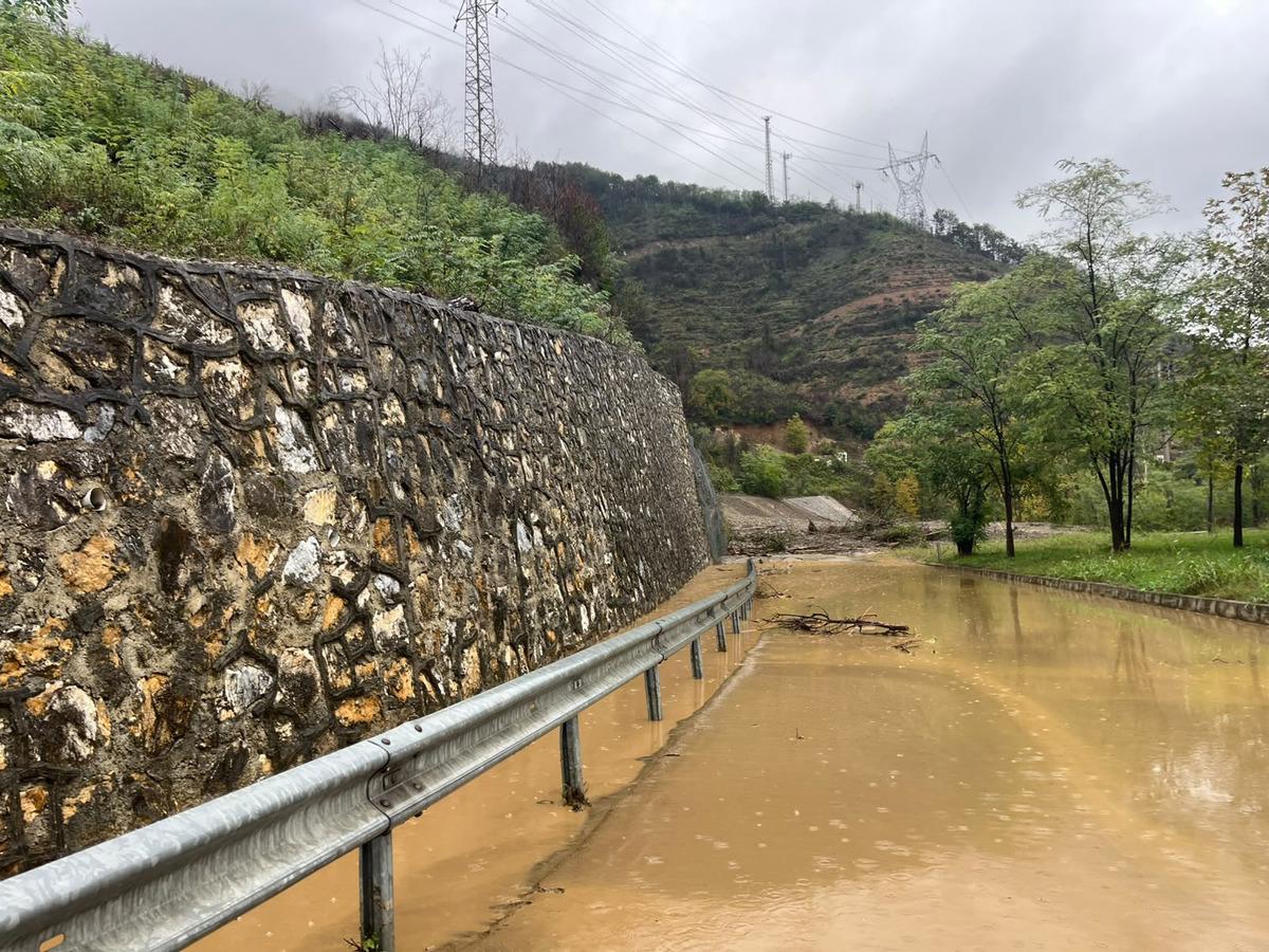 Sakarya da heyelan! İki mahalle birbirinden tamamen koptu 4
