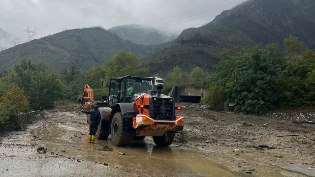 Sakarya'da heyelan! İki mahalle birbirinden tamamen koptu