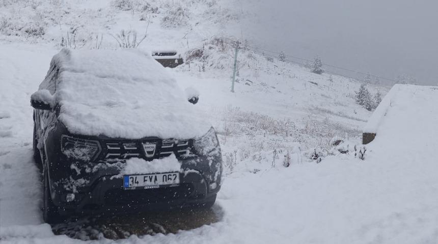 Kış yurda erken giriş yaptı! Bolu beyaza b&uuml;r&uuml;nd&uuml;