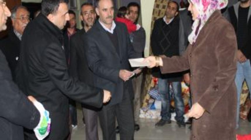 Birecik M&uuml;ft&uuml;l&uuml;ğ&uuml; Vanlı depremzede aileleri sevindirdi