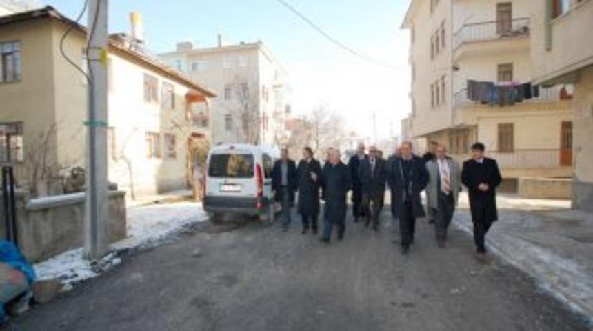 Belediye Başkanı &Ouml;zden, meclis &uuml;yeleri ile &ccedil;alışma alanlarını gezdi