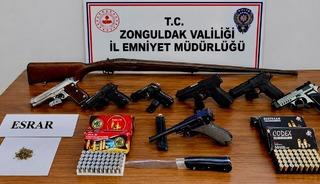 Zonguldak'ta ruhsatsız silah operasyonunda 3 ş&uuml;pheli tutuklandı