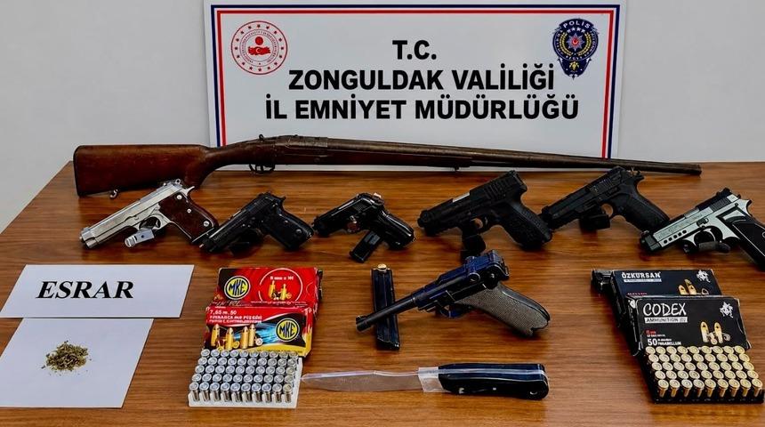 Zonguldak'ta ruhsatsız silah operasyonunda 3 ş&uuml;pheli tutuklandı