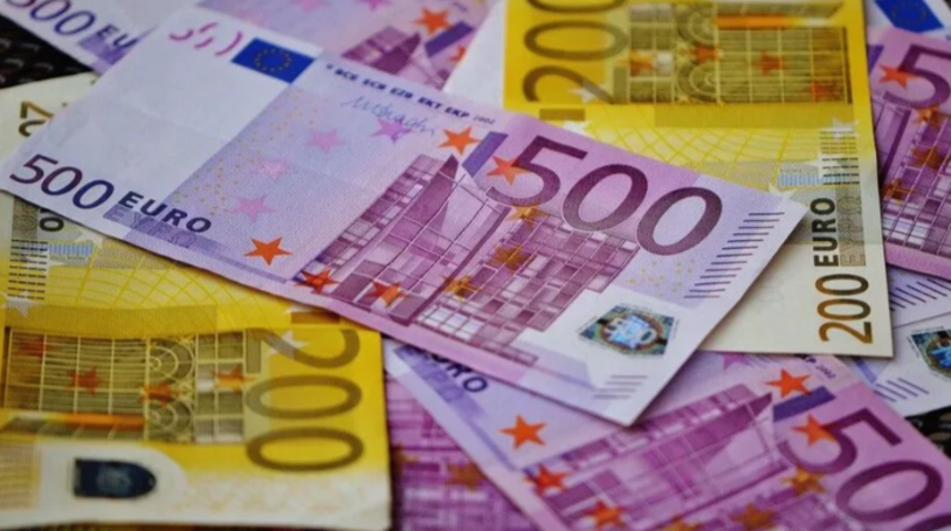 AB'den ağustosta 25 milyar avrodan fazla dış ticaret a&ccedil;ığı