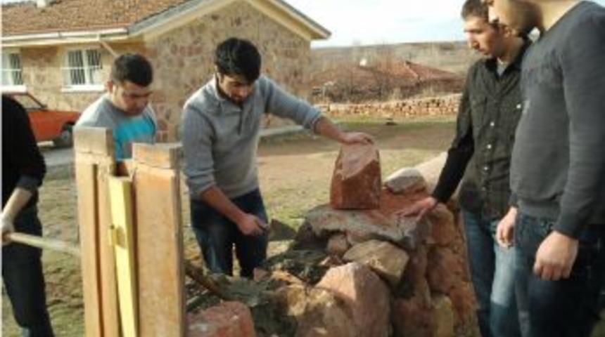 &Ouml;ğretmen adaylarından &ouml;rnek davranış