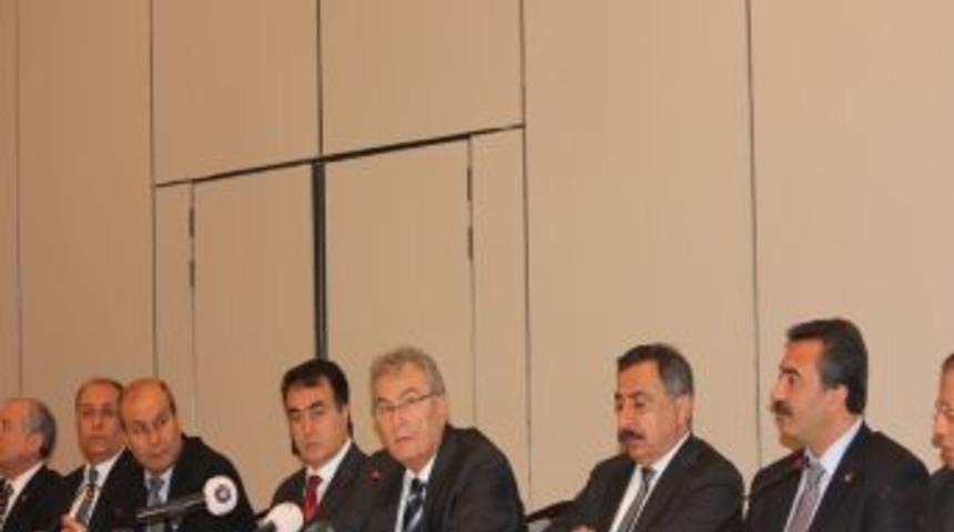 Baykal: CHP&rsquo;de ciddi sorunların şekillenmekte olduğunu g&ouml;r&uuml;yoruz