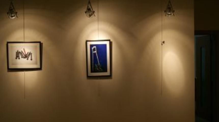 Din&icirc; değerlere hakaret i&ccedil;eren fotoğraflar sergiden kaldırıldı