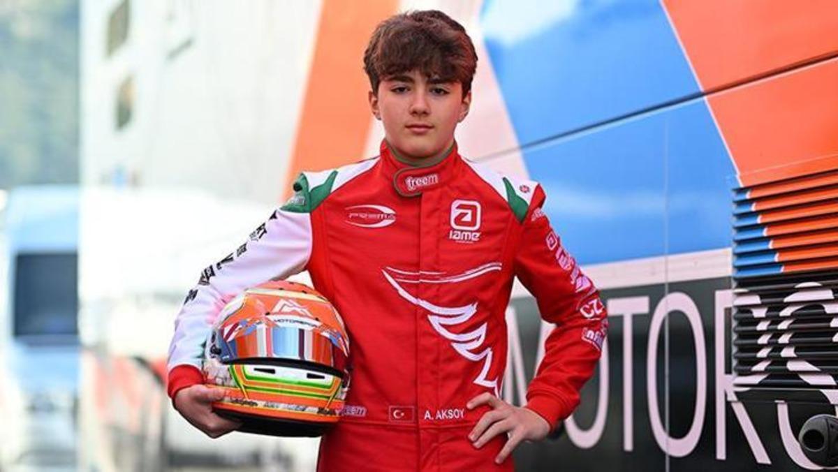 16 yaşındaki Türk pilot Ferrari de! 5 yıllık anlaşma 3