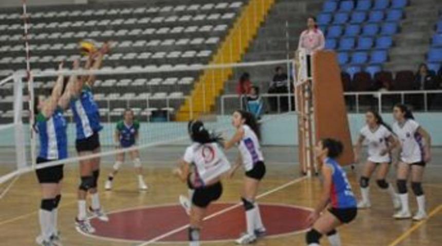 Voleybolcular Büyükçekmece’yi üzdü