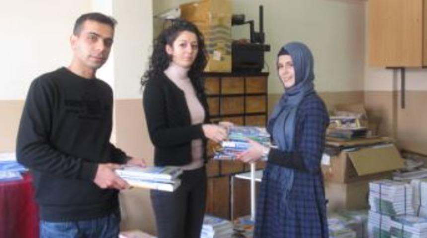 Kağızman'da &ouml;ğrencilere kitap yardımı