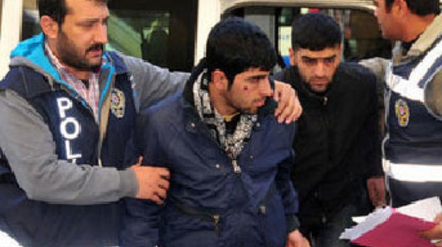 Arkadaşlık teklif edince &ouml;ld&uuml;r&uuml;ld&uuml;