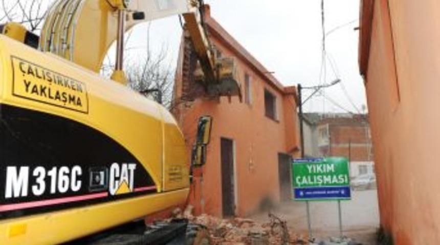 Altepe: Bursa'yı yıkarak g&uuml;zelleştiriyoruz