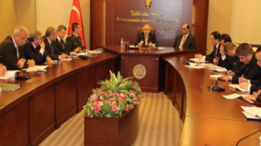 Şent&uuml;rk: T&uuml;t&uuml;n ve mamulleri ka&ccedil;ak&ccedil;ılığı devlet gelirlerinde kayba neden oluyor