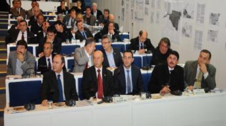 İzmir B&uuml;y&uuml;kşehir Belediye Meclisi 60 Yaş Kartı'nı tartıştı