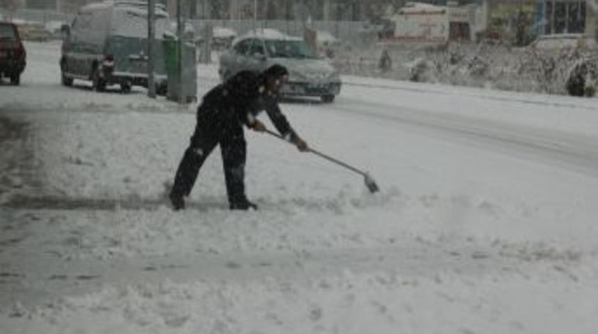Kırşehir’de 100 köy yolu kar nedeniyle kapandı