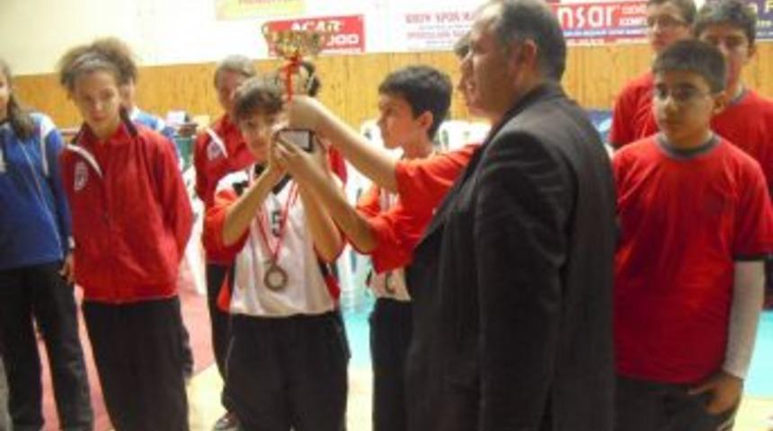 Alpaslan’ın Canları Masa Tenisi’nde tüm kupaları topladı