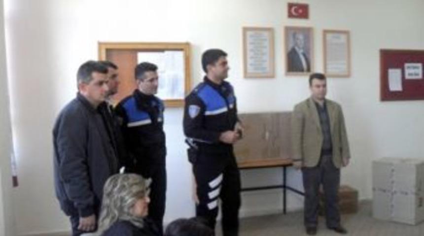 Belediye çalışanının 2 bin lirasını dolandırdılar‏