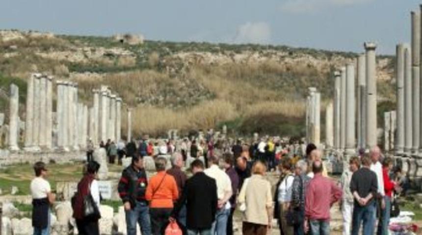 M&uuml;ze ve &ouml;ren yerleri para bastı, gelirler 3 milyon TL arttı