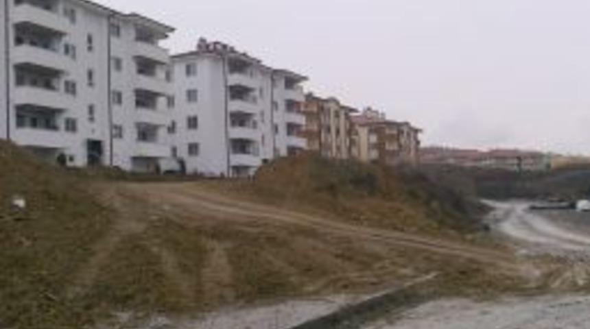 Belediye, 50 metrelik yolu 1 yıldır a&ccedil;amadı