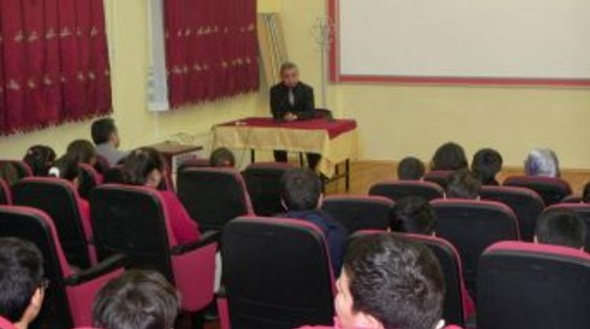 Başarı hikayeleri dinleyerek hayata hazırlanıyorlar