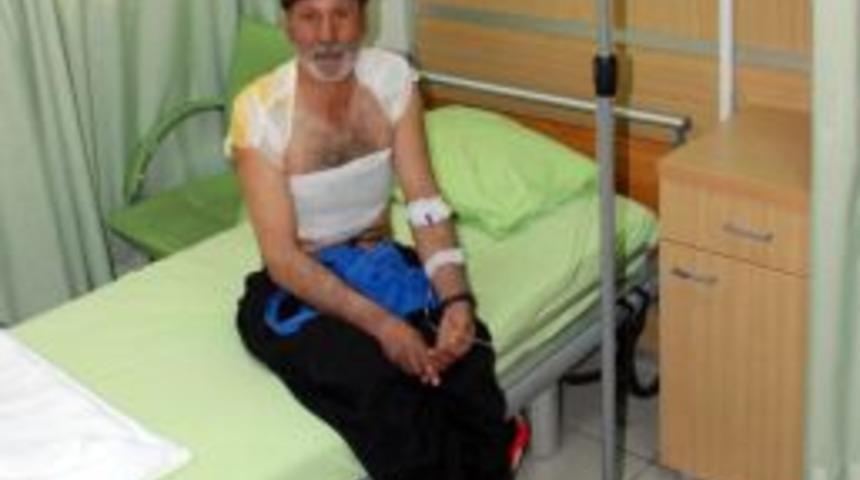 Yanan evin &ccedil;atısından atlayan kadın ağır yaralandı